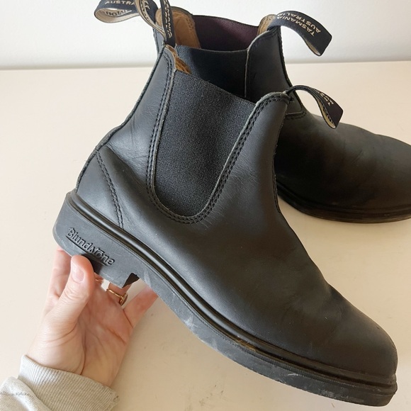 Blundstone Black Chisel-toe Leather Boots | Size 5 - Picture 5 of 5